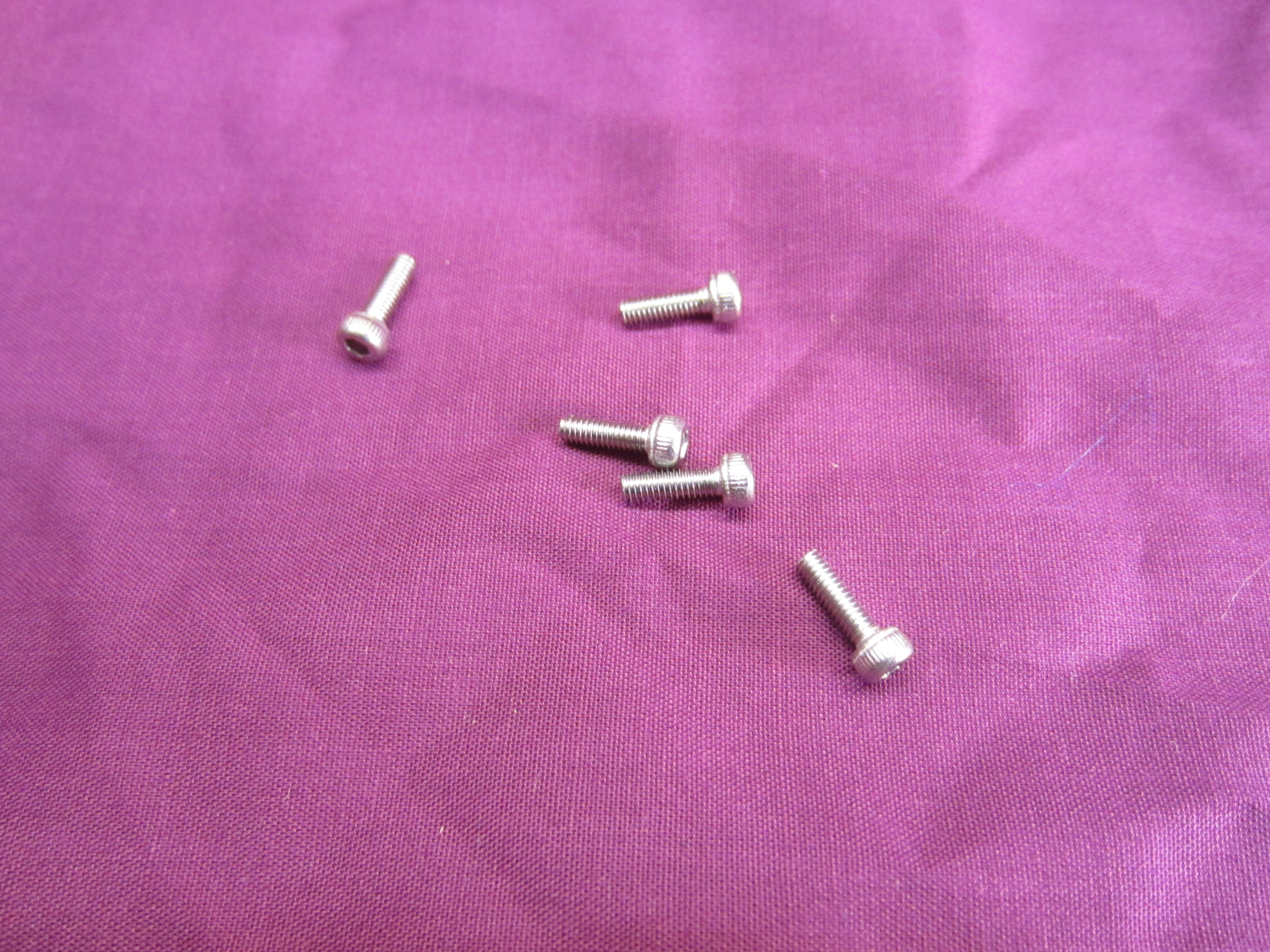 5pcs M2.5x8 Screws