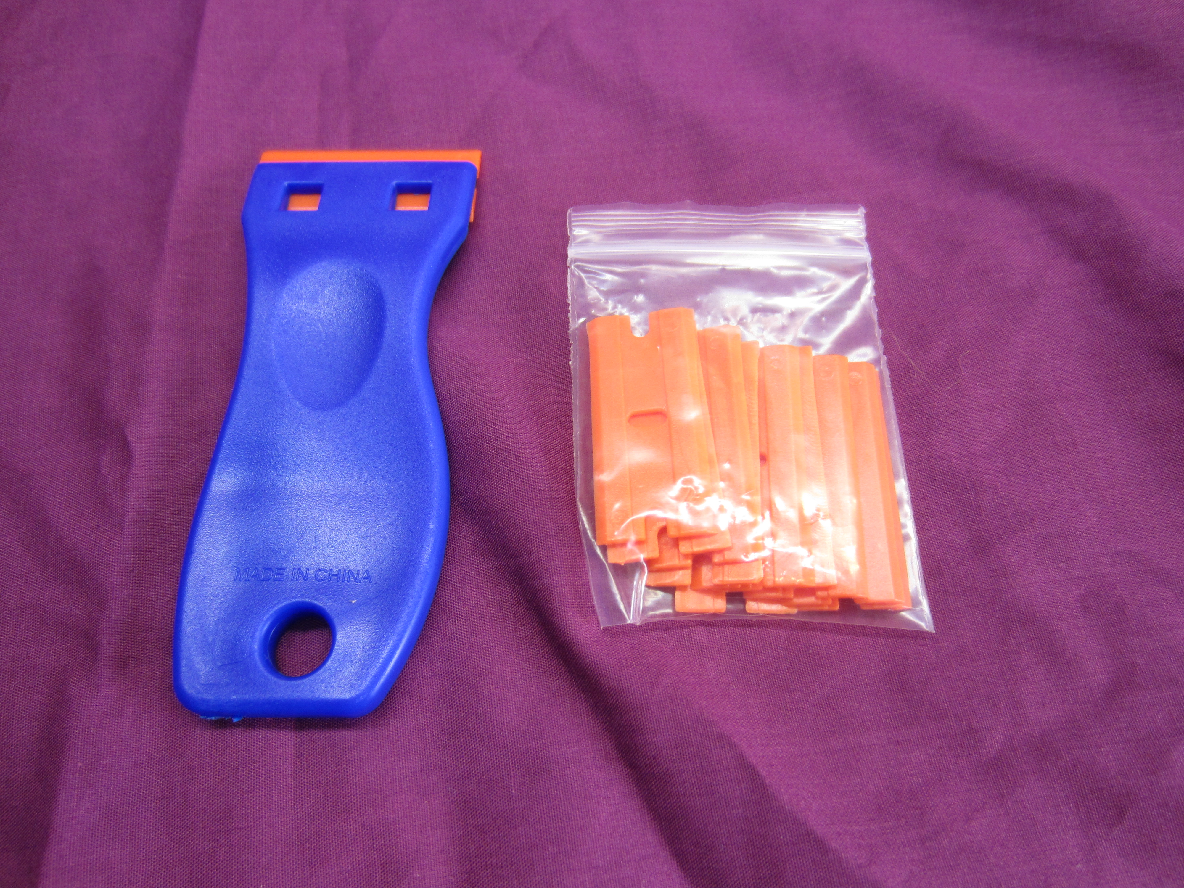 Plastic Scraper with 10 spare blades